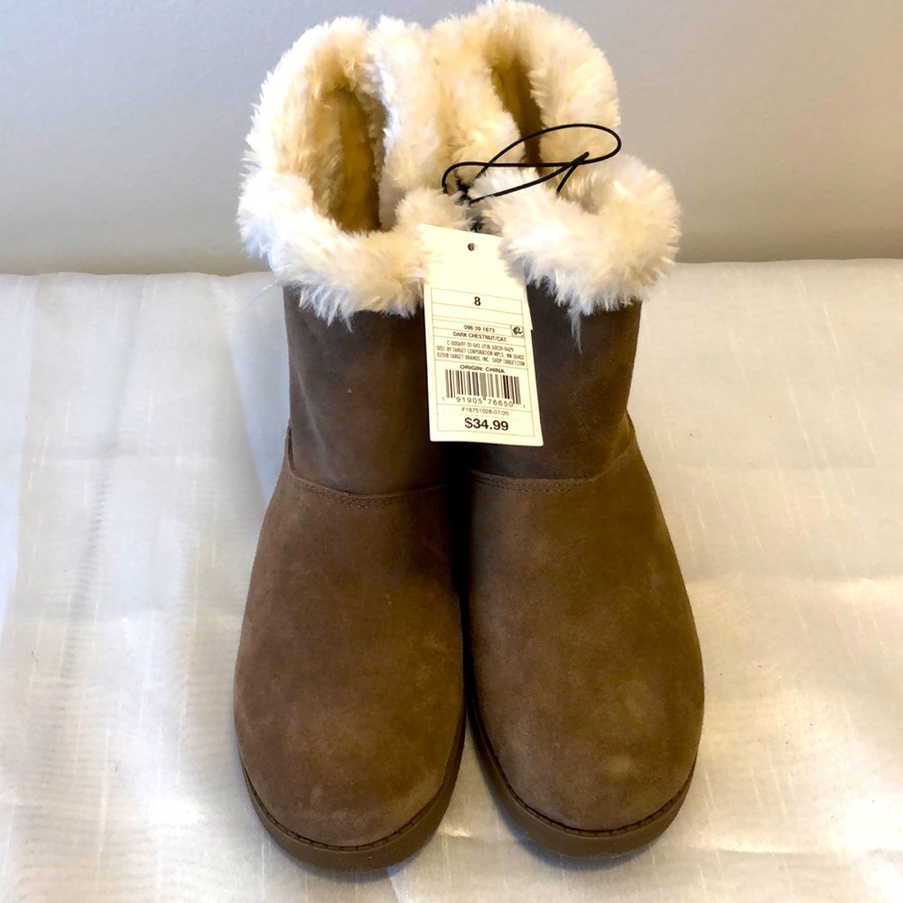 Women ankle boots size 8. Tan w/cream lining/trim